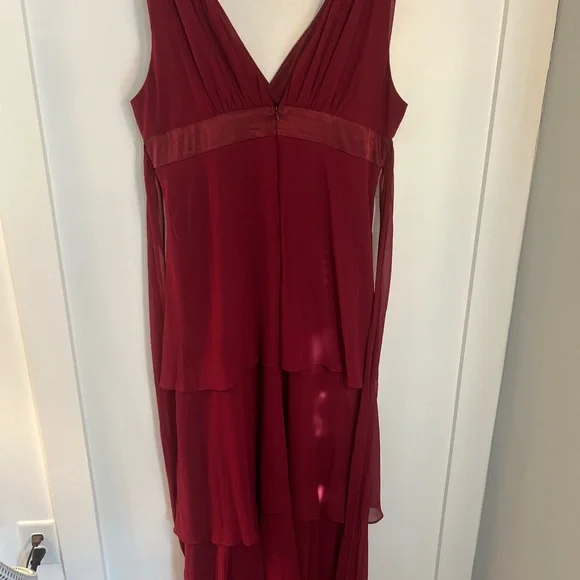 Elegant Burgundy Sleeveless Formal Long Dress - Picture 4 of 13